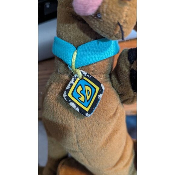 vintage Scooby-Doo Plush Toy Holding Scooby Snacks 11" Cartoon Network Collectib - Picture 4 of 8